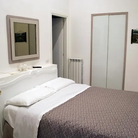Le Stanze Di Dolly 4* נאפולי